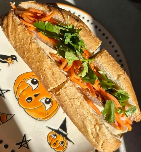 B5. Tofu Sandwich.
