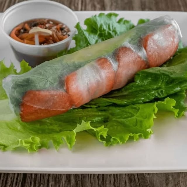 13. Avocado Strawberry Spring Rolls.